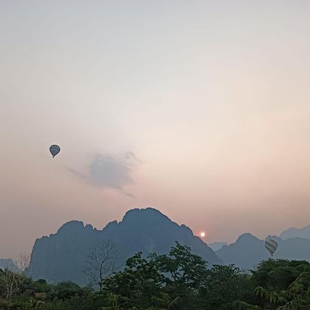 Bountang Mountain View Riverside Hotel Vang Vieng Exteriör bild