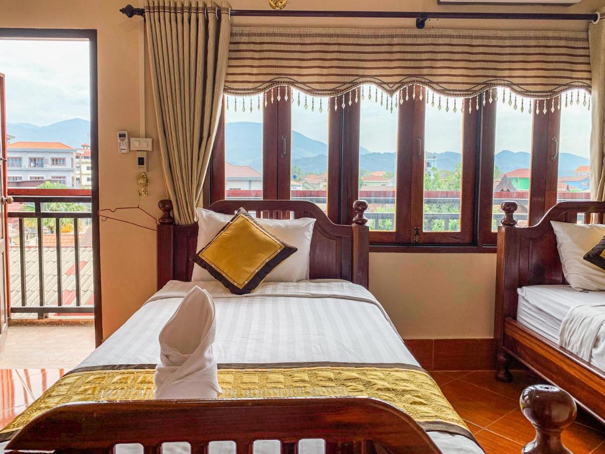 Bountang Mountain View Riverside Hotel Vang Vieng Exteriör bild
