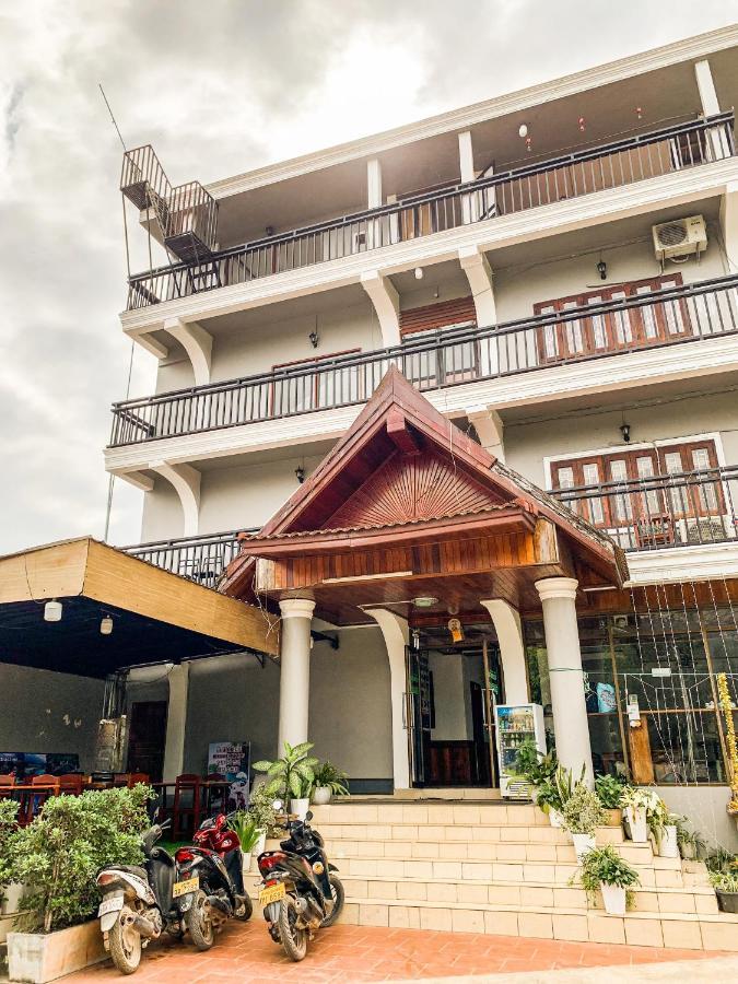 Bountang Mountain View Riverside Hotel Vang Vieng Exteriör bild