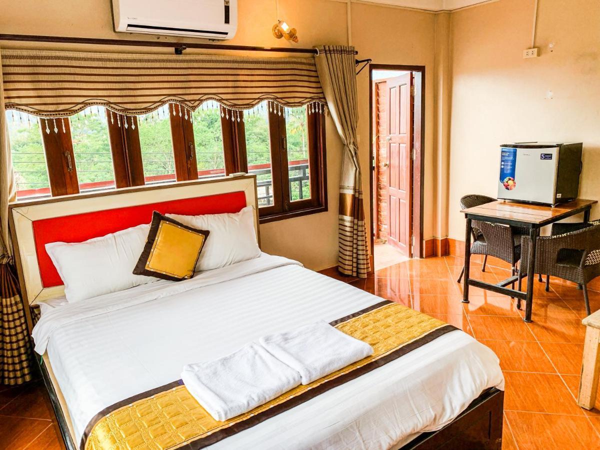 Bountang Mountain View Riverside Hotel Vang Vieng Exteriör bild