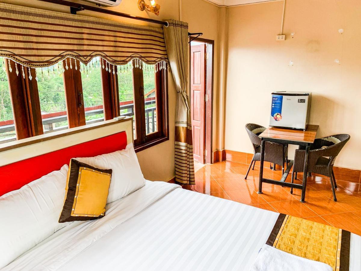 Bountang Mountain View Riverside Hotel Vang Vieng Exteriör bild