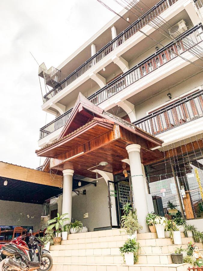 Bountang Mountain View Riverside Hotel Vang Vieng Exteriör bild