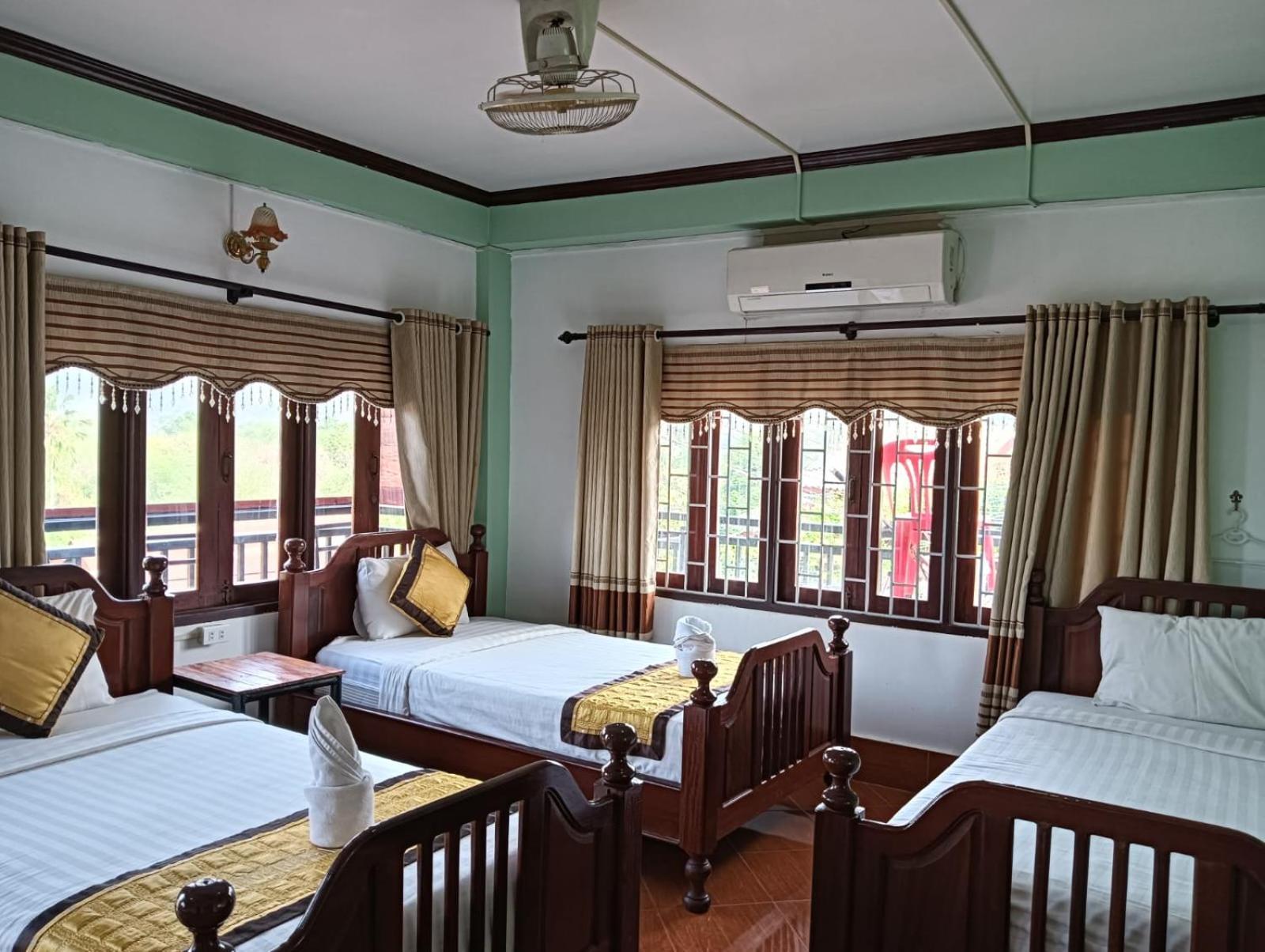 Bountang Mountain View Riverside Hotel Vang Vieng Exteriör bild